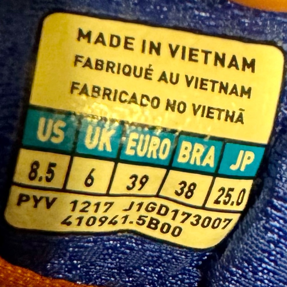 Mizuno Blue Athletic Footwear - Picture 3 of 3